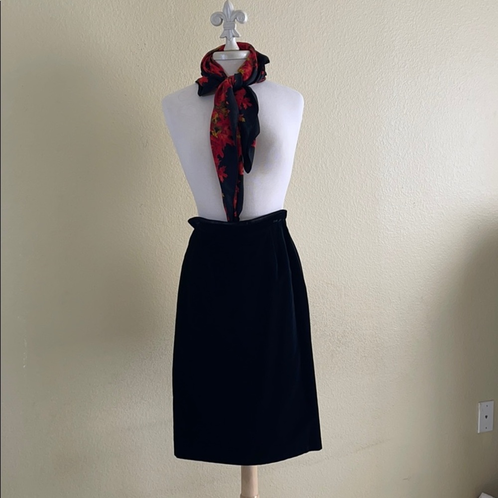 Laura Ashley A-Lined Skirt. Velvet. Black. 4